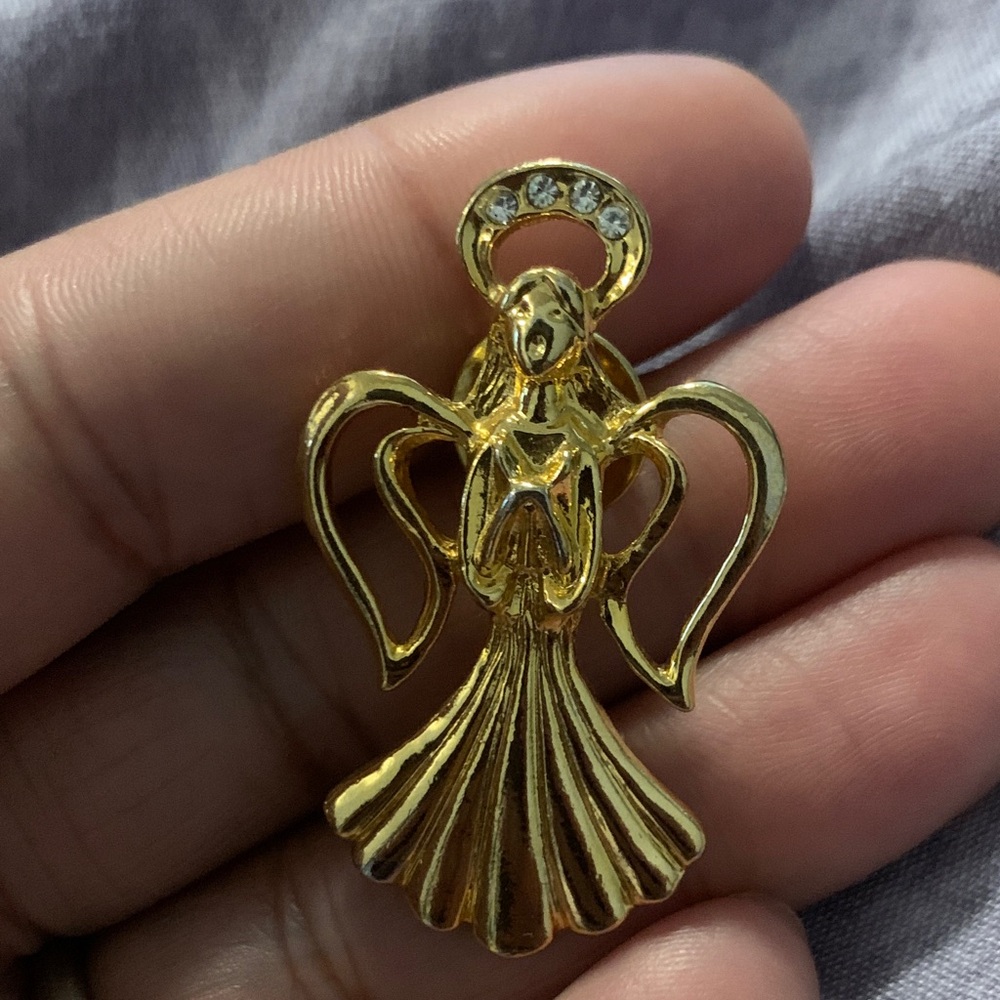 Vintage Avon Gold Angel Lapel Pin